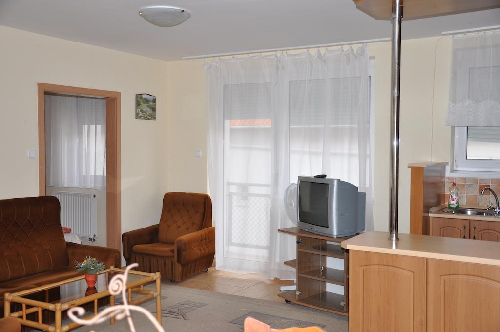 Hotel Jazmin Panzio Hajdúszoboszló Pokoj fotografie